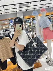 1102 -  Túi MLB Tote Diamond Monogram Jacquard New York Yankees ''Black'' - Code 3AORL014N 50BKS [HÀNG CHÍNH HÃNG]