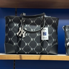 1102 -  Túi MLB Tote Diamond Monogram Jacquard New York Yankees ''Black'' - Code 3AORL014N 50BKS [HÀNG CHÍNH HÃNG]