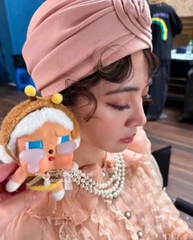 1373 - Crybaby Crying Again Ong Bee I'll Bring You A Flower - Mô Hình Gấu Bông Art Toy POP MART CRYBABY Crying Again Series-Vinyl Face Plush Code 12403190031 [HÀNG CHÍNH HÃNG]