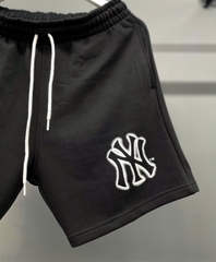 1404 - Quần New Era NY Đen Graphic [HÀNG CHÍNH HÃNG]