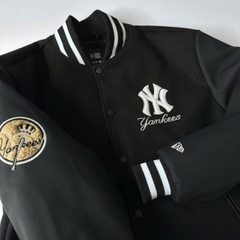 1931 - Áo Bomber Varsity New Era NY Yankee - Đen Logo Tròn [HÀNG CHÍNH HÃNG]