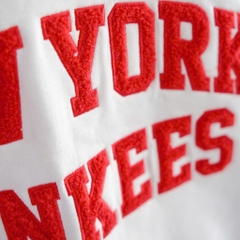 2026 - Áo Sweater New Era New York Yankee Trắng Kem Chữ Đỏ [HÀNG CHÍNH HÃNG]