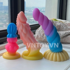 Dương vật giả fantasy silicon mềm mịn hình dáng sừng kỳ lân hoa bầu màu sắc sặc sỡ