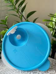 Hộp mát Tupperware 800ml quay lvs - thân trong nắp xanh