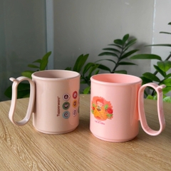 Ca / Ly Uống Nước Nhựa Cứng 280ml Có Quai - Hình Linh Vật - Tupmalay