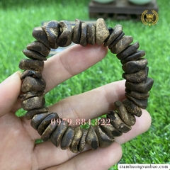 Vòng tay trầm hương Việt hàng hiếm Cận Chìm