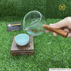 Tống trà bằng thủy tinh, tay cầm bằng gỗ - Tống trà đạo