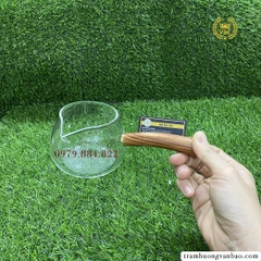 Tống trà bằng thủy tinh, tay cầm bằng gỗ - Tống trà đạo