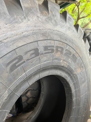Lốp bố thép 23.5R25 hiệu ARMOUR