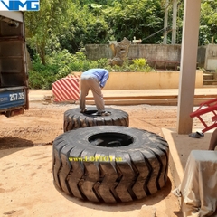 Lốp máy xúc XCMG LW500KN 23.5-25