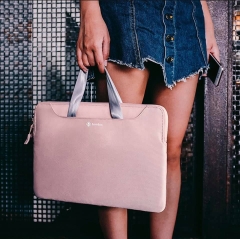 tui-xach-chong-soc-tomtoc-usa-slim-handbag-macbook-pro-air-13-14-ultrabook-13-a2