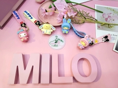 Móc khóa búp bê Sanrio Kuromi Melody Cinnamonroll kèm dây đeo chữ Happy