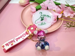Móc khóa gấu bear màu loang đính đá kèm dây đeo chữ good luck
