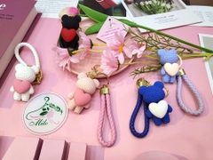 Móc khóa gấu bear resin trái tim kiểu đen len cute
