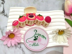 Kẹp tóc gấu dâu + chữ Lotso (charm lông)