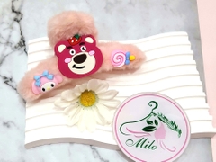 Kẹp tóc lông charm gấu dâu Lotso và Cinnamoroll