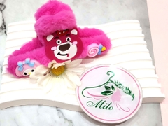 Kẹp tóc lông charm gấu dâu Lotso và Cinnamoroll