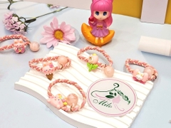 Cột tóc kiểu đan chéo sticker nổi hình thỏ - bông hoa - cây kem
