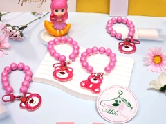 Móc khóa gấu dâu Lotso kim tuyến dạng hạt chuỗi