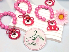 Móc khóa gấu dâu Lotso kim tuyến dạng hạt chuỗi