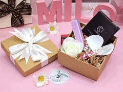 Hộp quà size 3 có hoa nến (14cm x 14cm x 7cm) - mẫu 1