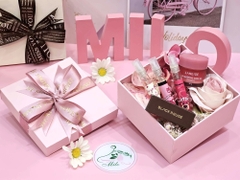 Hộp quà size 3 có hoa nến (14cm x 14cm x 7cm) - mẫu 4