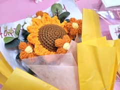 Bó hoa bằng len hand made full túi (kèm đèn) - màu vàng