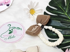 Cột tóc đính nơ hoa + tai thỏ (màu trà sữa) - kiểu 2