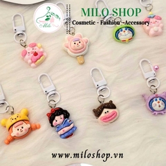 Móc khóa balo mini họa tiết hoạt hình (gấu dâu + hoạt hình)