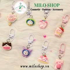 Móc khóa balo mini họa tiết hoạt hình (gấu dâu + hoạt hình)