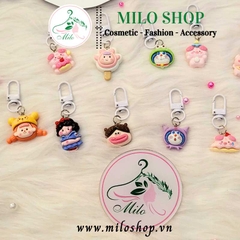 Móc khóa balo mini họa tiết hoạt hình (gấu dâu + hoạt hình)