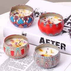 Nến thơm hoa khô thiên nhiên (lọ tròn hoa văn)
