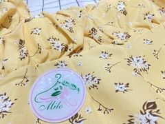 Đầm lụa hoa xếp ly ngực kèm nút bọc (có mút) - màu vàng