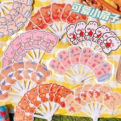 Quạt nhựa cầm tay xếp lại hình cute