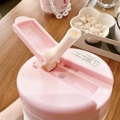 Bình nước thủy tinh gấu dâu Lotso kèm quai xách - 400ml
