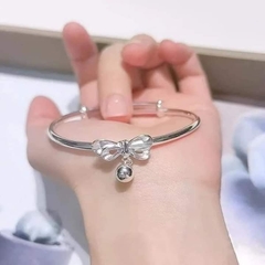 Vòng tay họa tiết nơ phối chuông