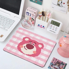 Tấm lót chuột hình gấu dâu Lotso