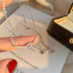 Dây chuyền kiểu nút thắt đính đá