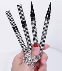 Bút kẻ mắt nước Bobeini (hộp caro)