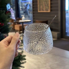 Ly thủy tinh có quai kèm nắp gấu và thìa