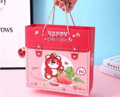 Hộp quà gấu dâu Happy every day (size 26cmx12.5cmx19.5cm)