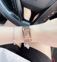 Đồng hồ nữ Versace - Mặt vuông nhỏ vàng hồng