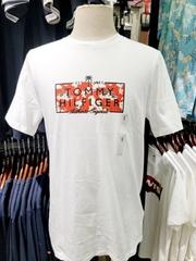 Thun Tommy Hifilger trắng họa tiết hoa nền đỏ