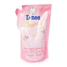Nước xả quần áo trẻ em D-nee Happy Baby, túi hồng (600ml).