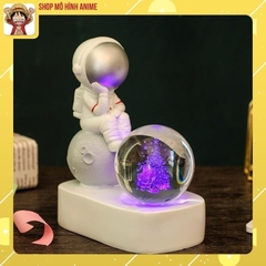 Đèn Ngủ 3D Quả Cầu Pha Lê Đặt Trên Phi Hành Gia Siêu Đẹp, Thiết Kế Sáng Tạo, Sang Trọng, Trang Trí Phòng Ngủ, Quà Tặng