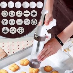 Bộ Dụng Cụ Làm Bánh Quy Kèm Con Dấu Và Vòi Phun Tiện Dụng | BEE057