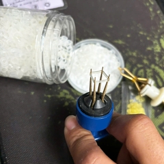 Hũ Chun Và Kẹp Chun Dùng Gắp Trùn, Buộc Hạt Xã, Kẹp Hạt Đan Câu Cá