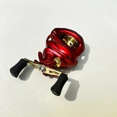 Máy câu cá lure Ngang Đỏ Cối Vàng có tiếng drag khi xả spoon Chuyên lure lóc chẽm, Tải cá 10kg