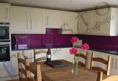 Kính ốp bếp màu tím