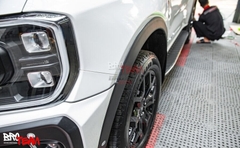 Bodykit Victor Thái Lan mặt ca lăng chữ Ford cho Ford Everest 